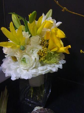 yellow and white calla bridal