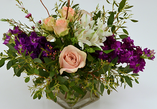 Centerpiece with quicksand roses