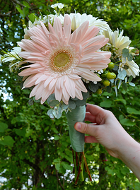 pale peach gerbera bridesmaid 