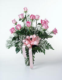 Dozen Pink attache roses