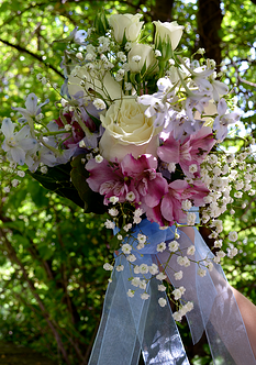 bridal bouquet with baby's breath