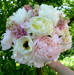 nude wedding flower bouquets